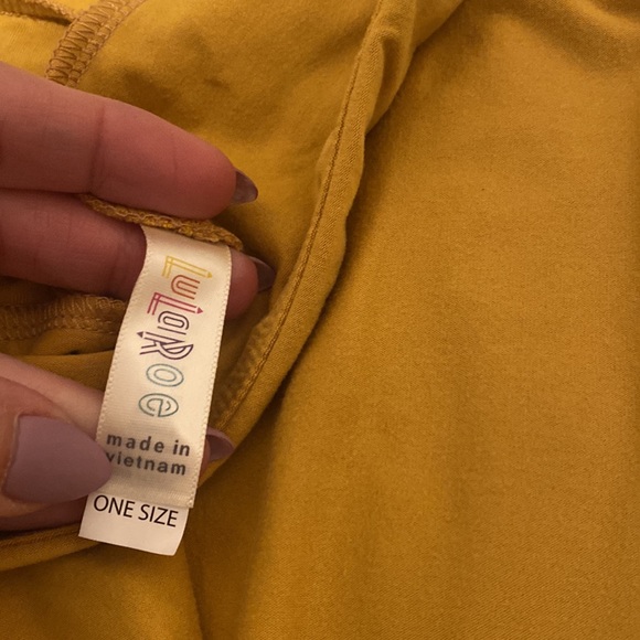 🔥🔥 (3/$20)
LulaRoe Lot of 3 OS Leggings - Mustard, Zig Zag Print & Blue-Green - Picture 3 of 4